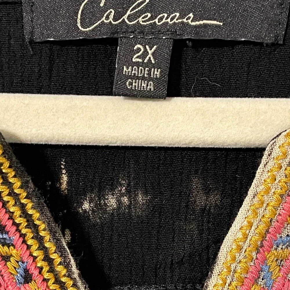 Calessa Black Embroidered Tunic Top Floral Tie Dye Boho Artsy Western Indie 2X - Picture 5 of 10